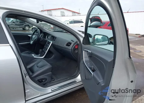 2012 Volvo S60 T5 z USA, uszkodzony, nr VIN YV1622FS7C2140820